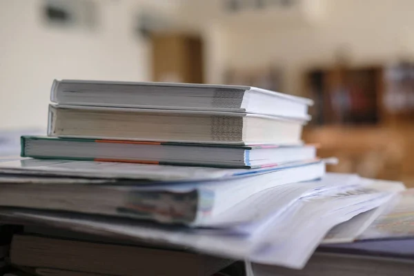 Interieur Van Een Lege Schoolklas Met Notitieboekjes Een Frontterrein — Stockfoto