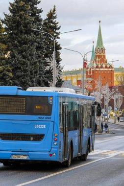 Moskova, Rusya - 26 Ocak 2020: Moskova caddesindeki bir otobüsün görüntüsü