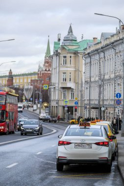 Moskova, Rusya - 26 Ocak 2020: Moskova caddesindeki taksi görüntüsü