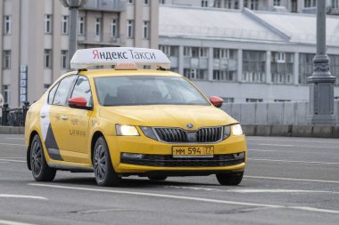 Moskova, Rusya - 26 Ocak 2020: Moskova caddesindeki taksi görüntüsü