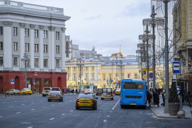 Moskova, Rusya - 26 Ocak 2020: Moskova 'da bir otobüs durağındaki otobüs görüntüsü