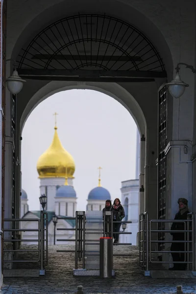 Москва Росія Січня 2020 Зображення Туристів Які Фотографують Архангельський Собор — стокове фото