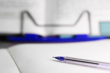 Not defterindeki bir kalemin resmi