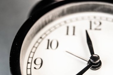 Bir saatin görüntüsü yakın plan