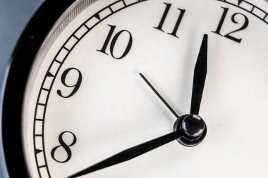 Bir saatin görüntüsü yakın plan