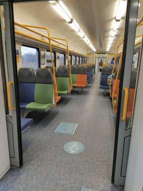 Moskova bölgesi, Rusya - 2 Mart 2020: Moskova bölgesinde bir banliyö treninin görüntüsü