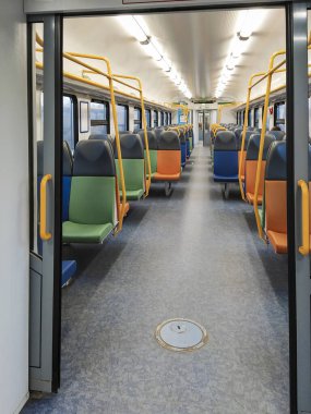 Moskova bölgesi, Rusya - 2 Mart 2020: Moskova bölgesinde bir banliyö treninin görüntüsü