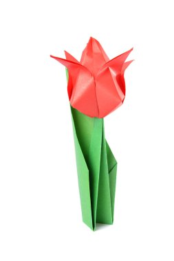 Origami lalesi beyazın üstünde