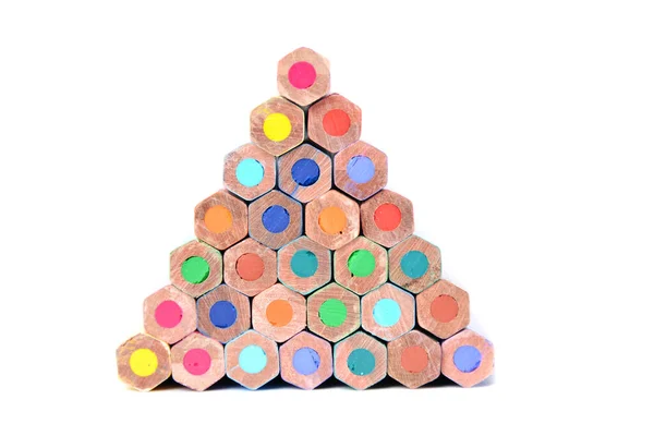 Pyramide Crayons Couleur Isolés Sur Blanc — Photo