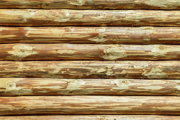Logcabine of schuur Ongeschilderde Debarked Wall textured Horizontale achtergrond met kopieerruimte — Stockfoto