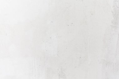 Beyaz beton duvar. Yüzeyi küçük çatlaklar