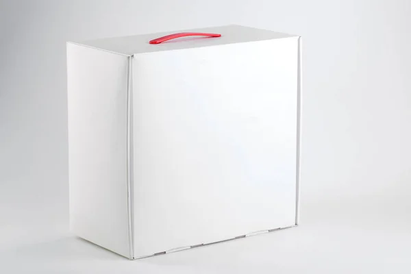 Caixa branca com alça — Fotografia de Stock