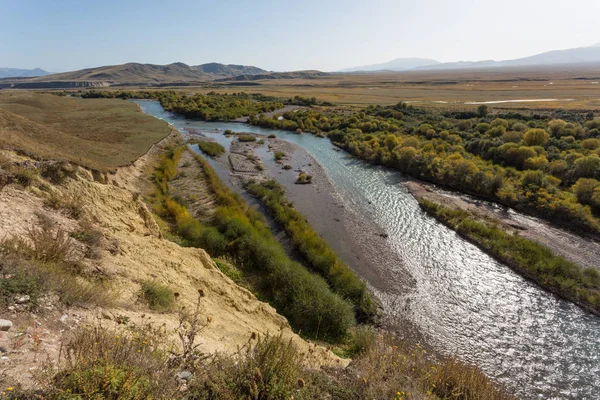 Paisaje otoñal con río —  Fotos de Stock