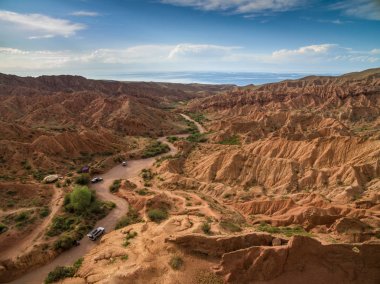 Kırmızı dağlar, kanyon peri masalı, Kırgızistan