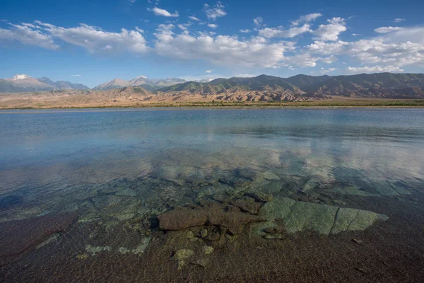 Horské jezero Issyk-Kul, Kirgistan — Stock fotografie