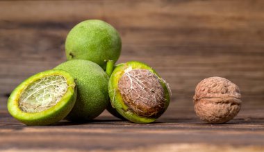 Kızarmış tavuk, tatlı biber ve taze fasulye. Üst görünüm