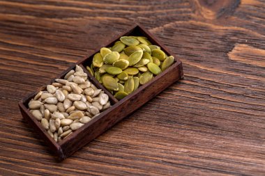 Kabak çekirdeği, ayçiçeği tohumu, susam - taneleri mix