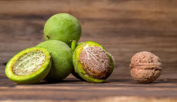 Kızarmış tavuk, tatlı biber ve taze fasulye. Üst görünüm