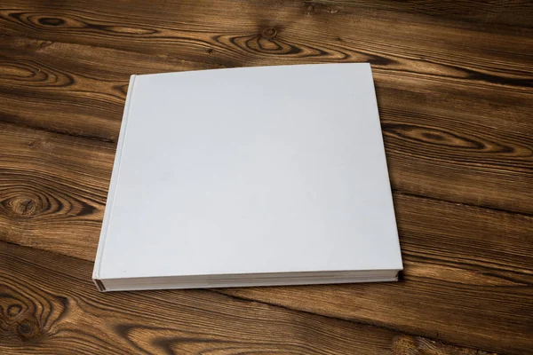 照片空白小册子封面上的木制复古纹理 — 图库照片