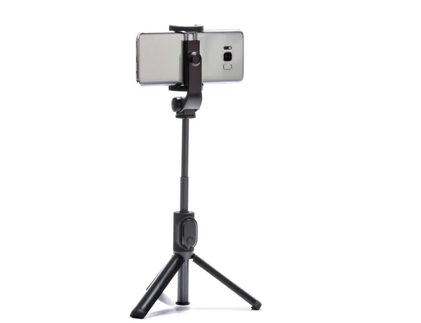 akıllı telefon ve beyaz arka plan üzerinde izole tripod