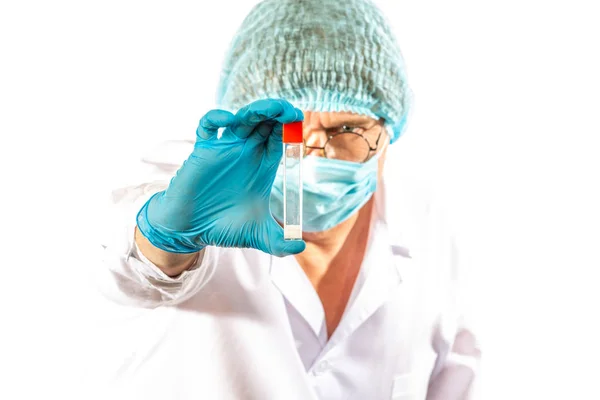 Técnico Laboratorio Mira Tubo Ensayo Líquido Transparente Coronavirus —  Fotos de Stock