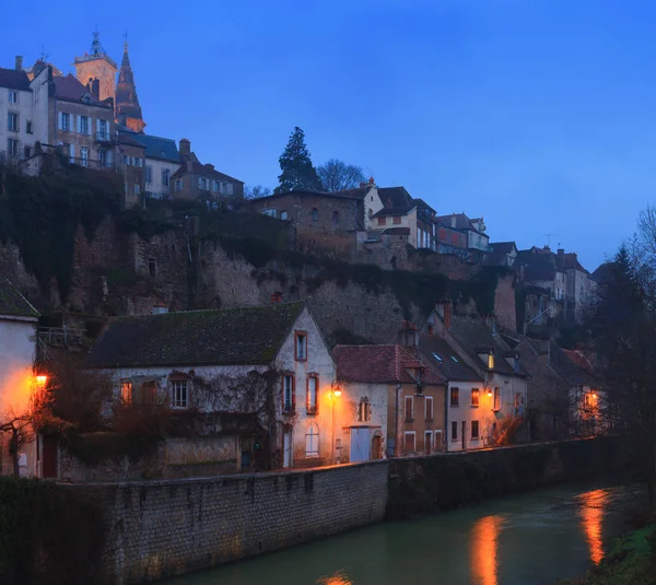 Argine del fiume Armancon al tramonto . — Foto Stock