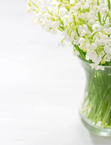 Bouquet of Lilies of the Valley in glass vase. — Stock Photo, Image