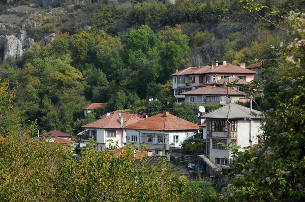 Edifícios residenciais na colina — Fotografia de Stock