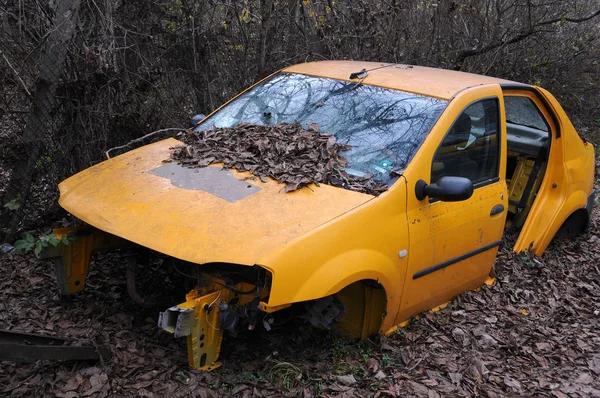 Abandoned Yellow Car — Stock Photo, Image