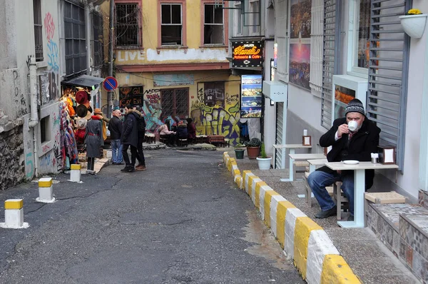 Pequeña calle en el barrio de Galata — Foto de Stock