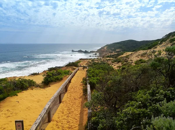 Hermosa playa australiana con camino de madera —  Fotos de Stock