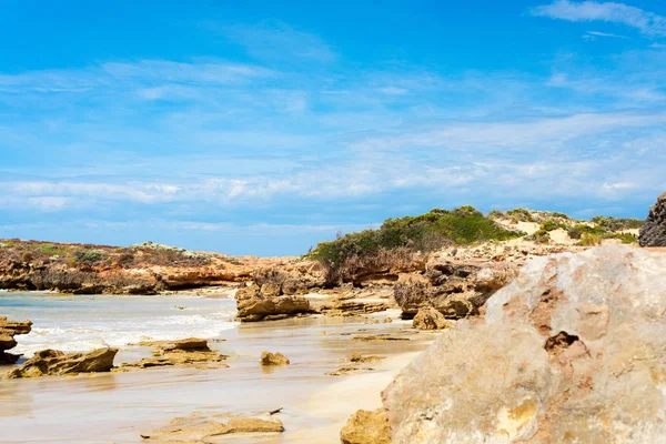 Praia rochosa australiana bonita — Fotografia de Stock