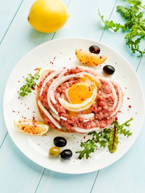 Biftek tartar sandviç