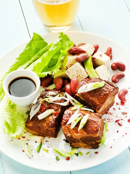 Pork ribs with soy sauce and beer — Stock Photo, Image