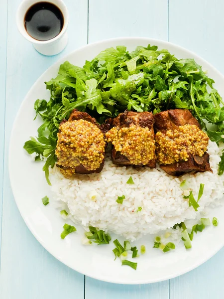 Pork ribs with rice and rucola — Stock Photo, Image