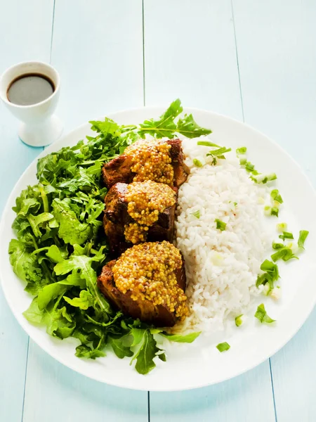 Pork ribs with rice and rucola — Stock Photo, Image