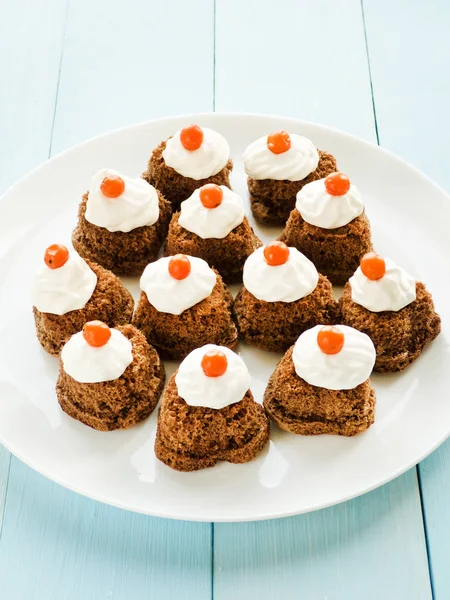 Cakes with cream — Stock Photo, Image