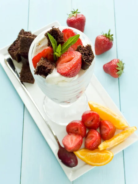 Ice cream dessert — Stock Photo, Image