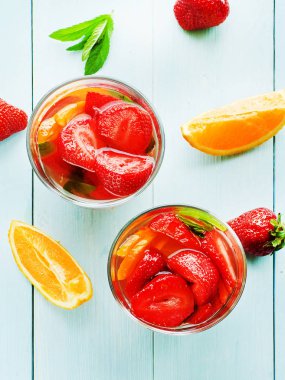 Portakal çilek kompostosu