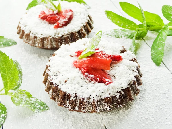 Erdbeerkuchen aus Schokolade — Stockfoto