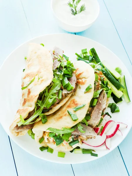 Pitas met eend — Stockfoto