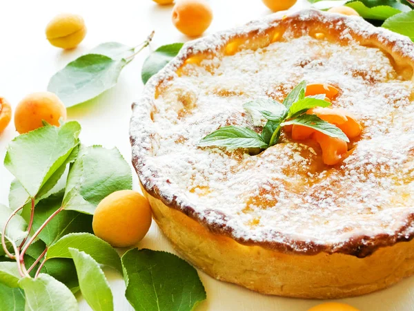 Sweet apricot pie — Stock Photo, Image
