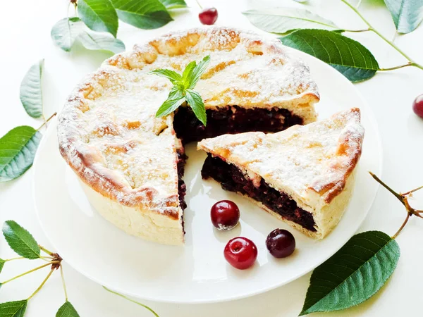 Sweet cherry pie — Stock Photo, Image