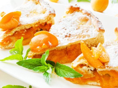 Tatlı kayısı pasta