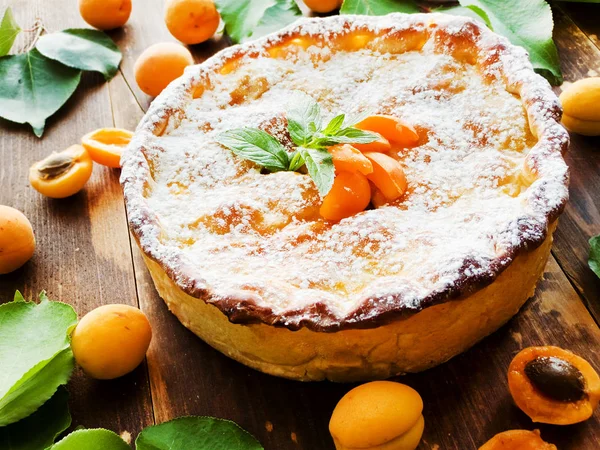 Sweet apricot pie — Stock Photo, Image