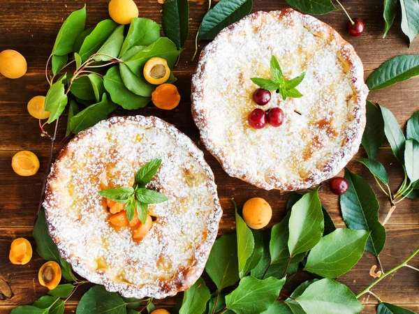 Damasco e torta de cereja — Fotografia de Stock