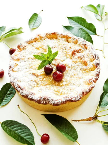 Sweet cherry pie — Stock Photo, Image