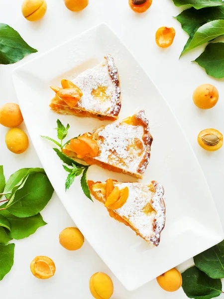 Tatlı kayısı pasta