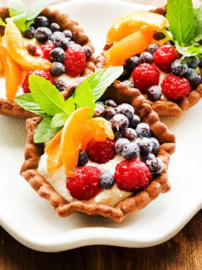 Tartlets peynir ve çilek ile