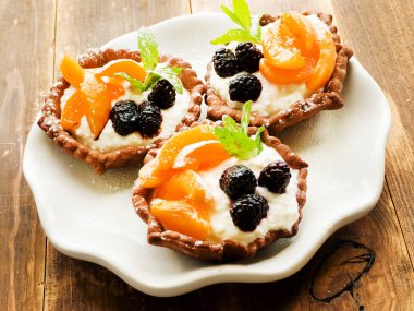 Tartlets peynir ve çilek ile